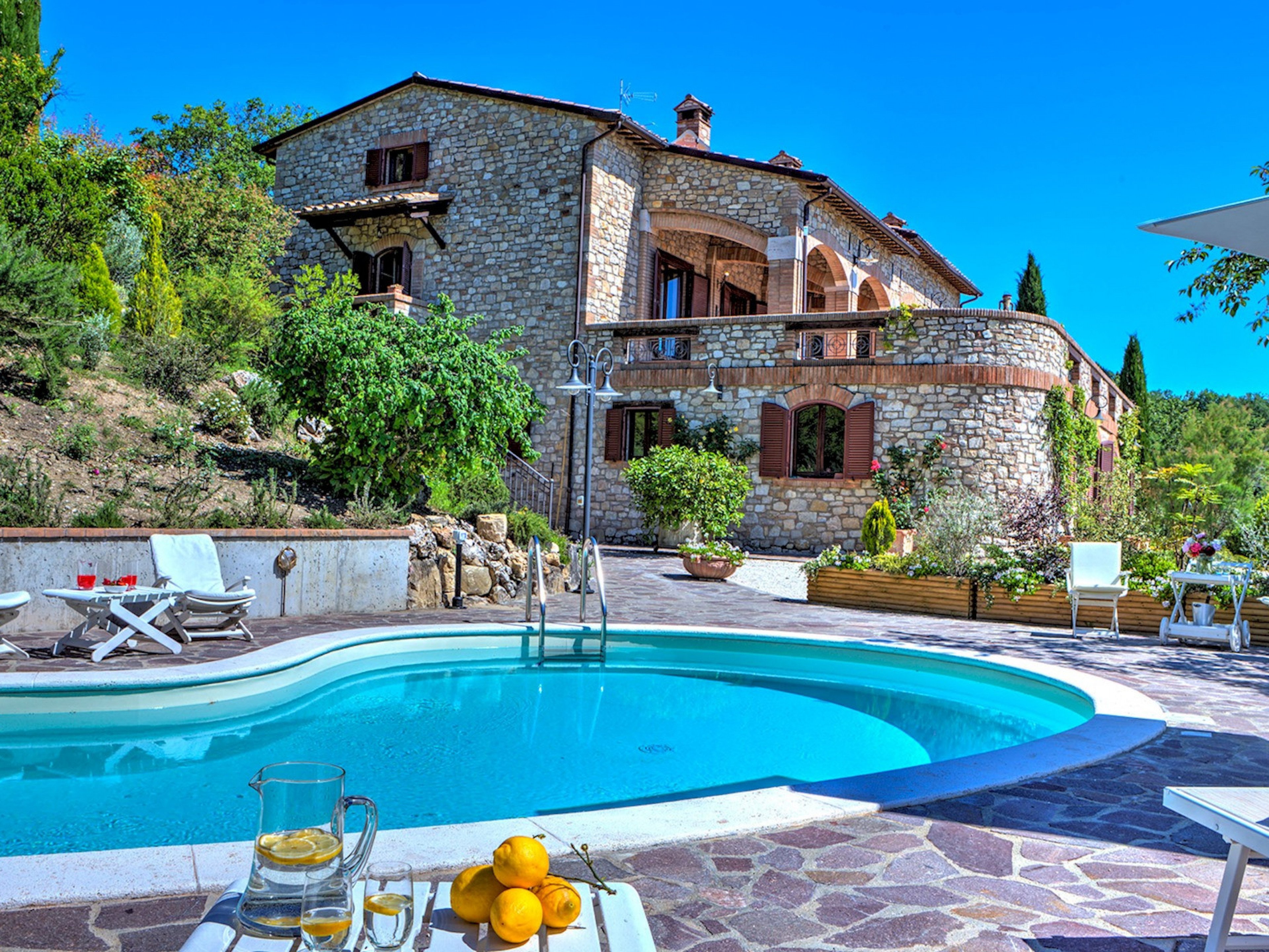 Amorosa House Umbria villa rentals with pool