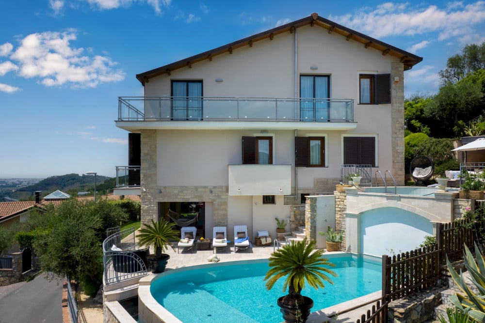 Villa Dolphin