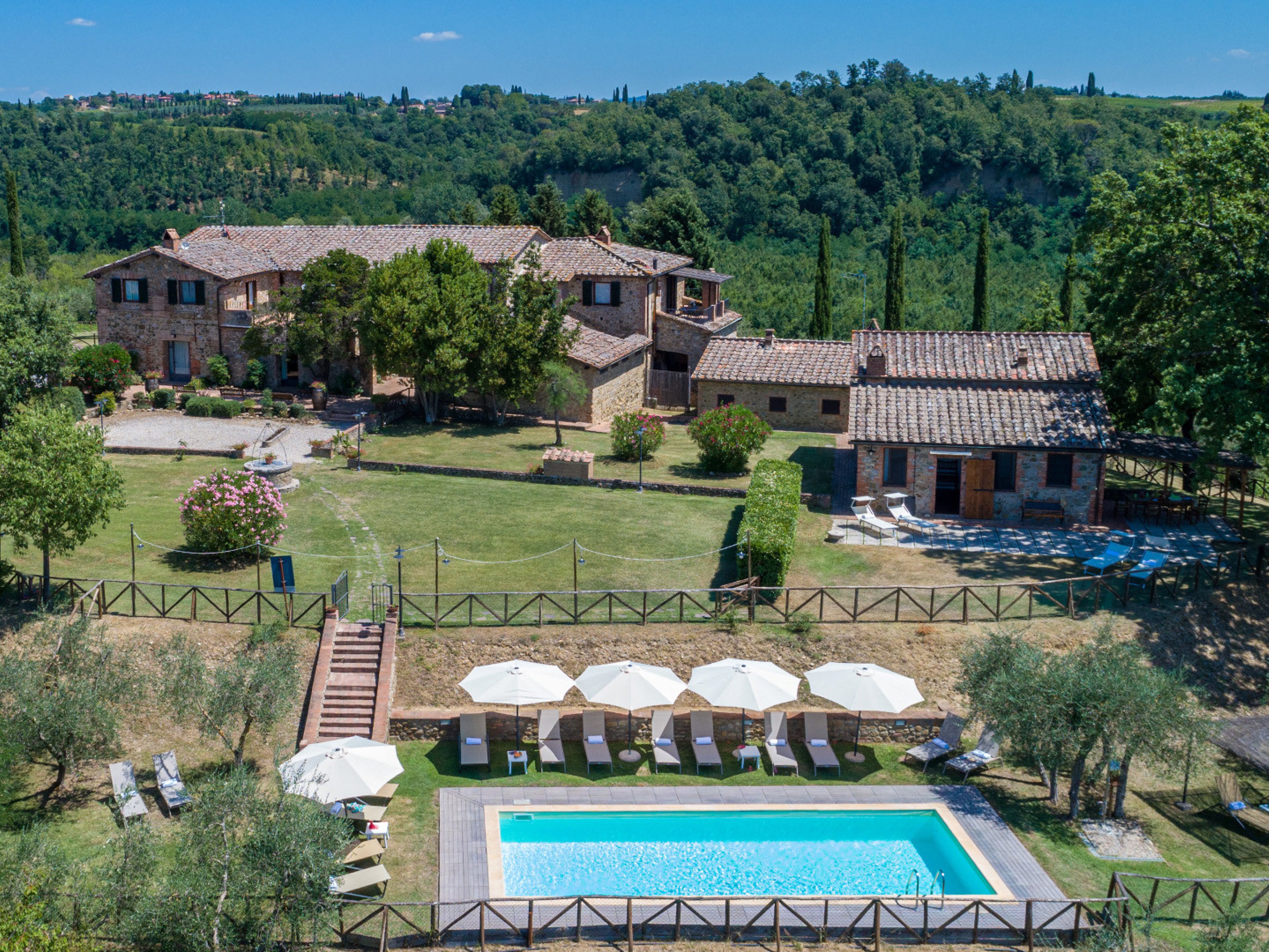 Villa Poggio Bonelli - large villas in Tuscany