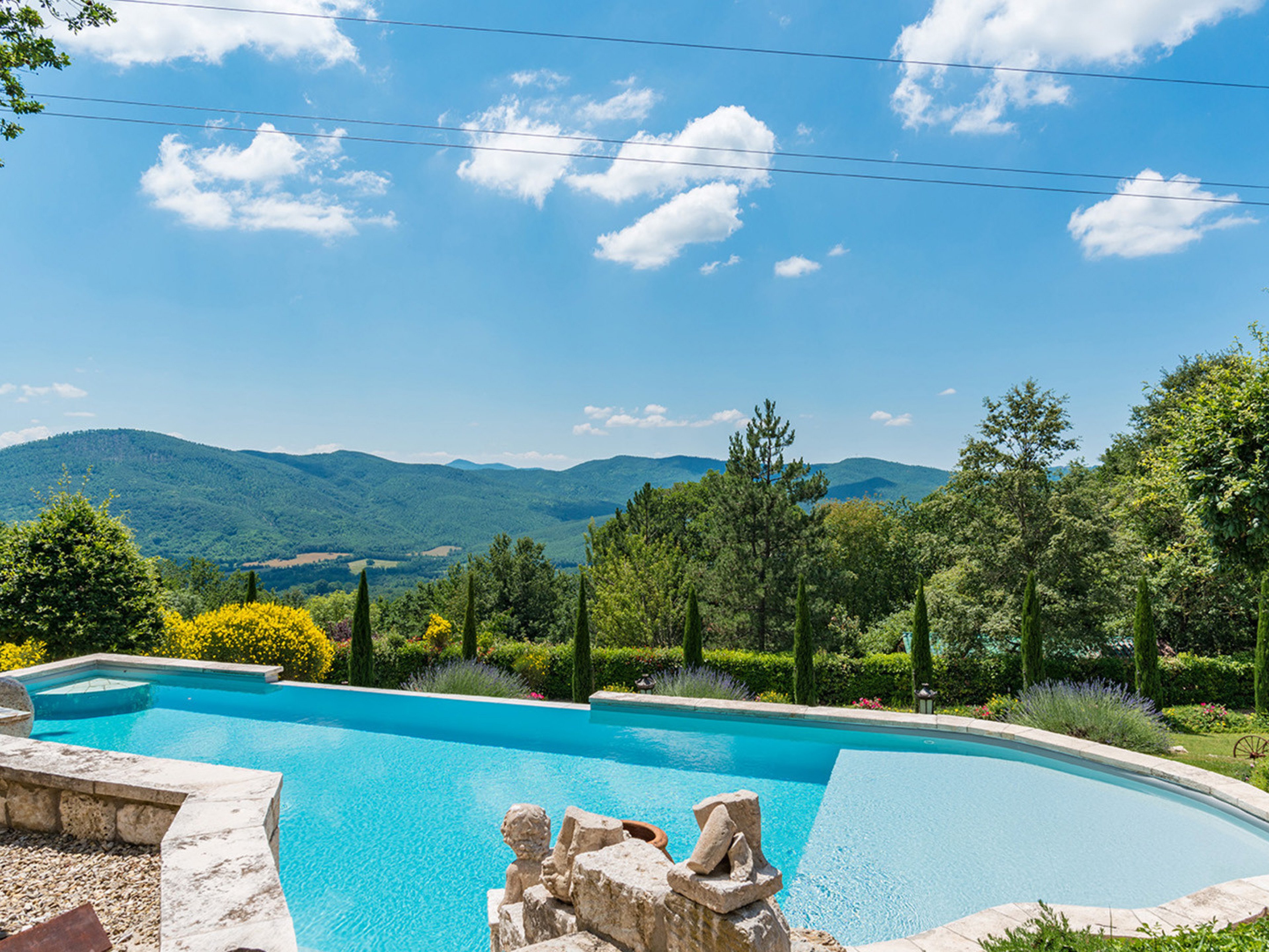 Borgo Paradiso - villa near Siena with pool