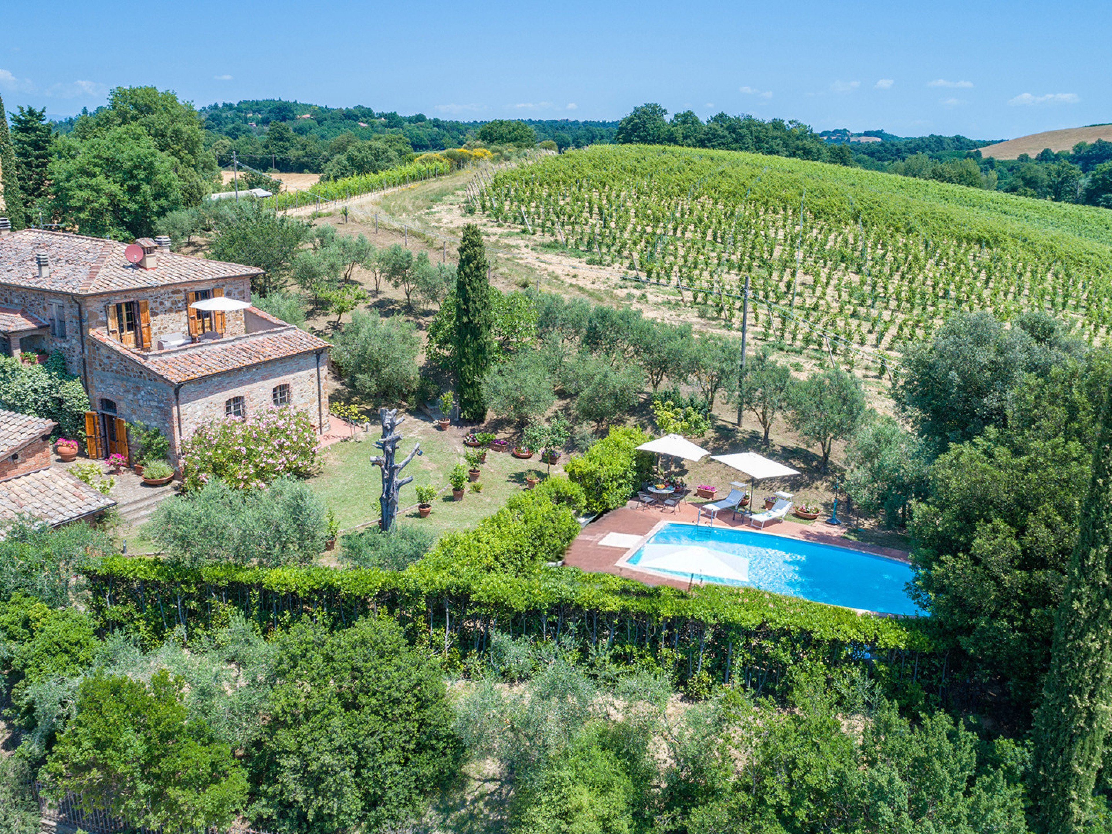 Poderino - villa near Siena with pool