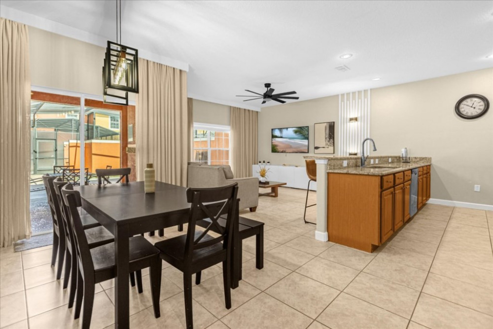 Paradise Palms Resort 370