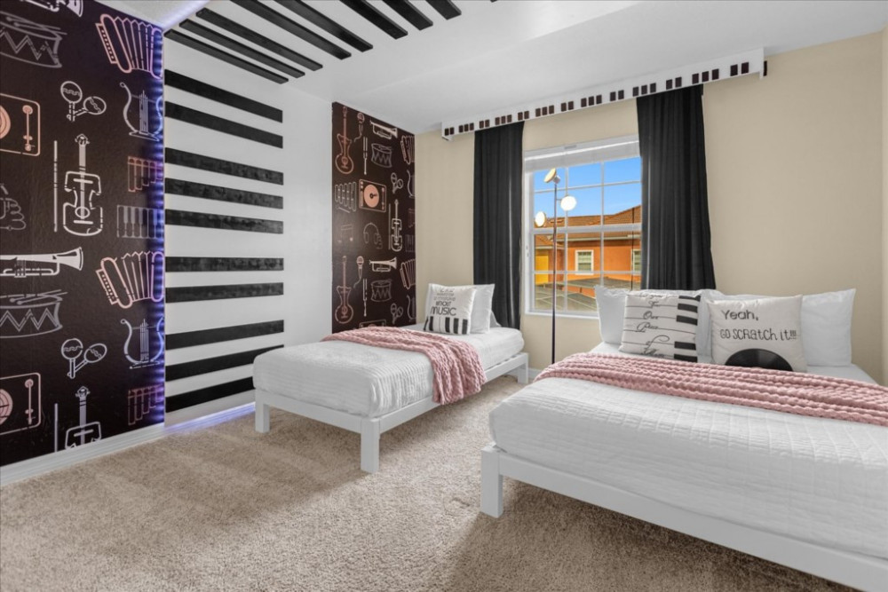 Paradise Palms Resort 370