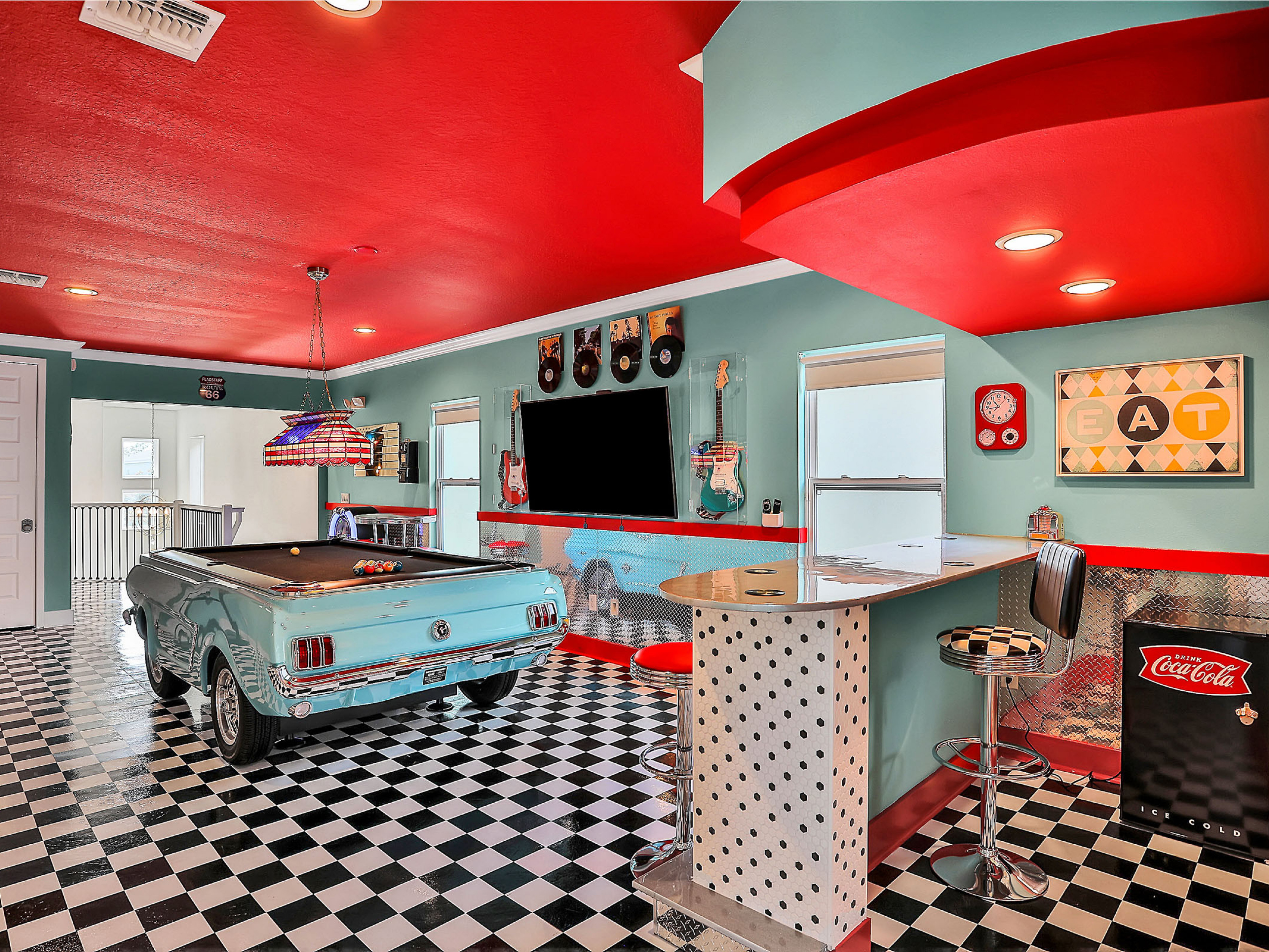 5 bedroom vacation rentals in Orlando Florida Reunion Resort 32 diner themed game room