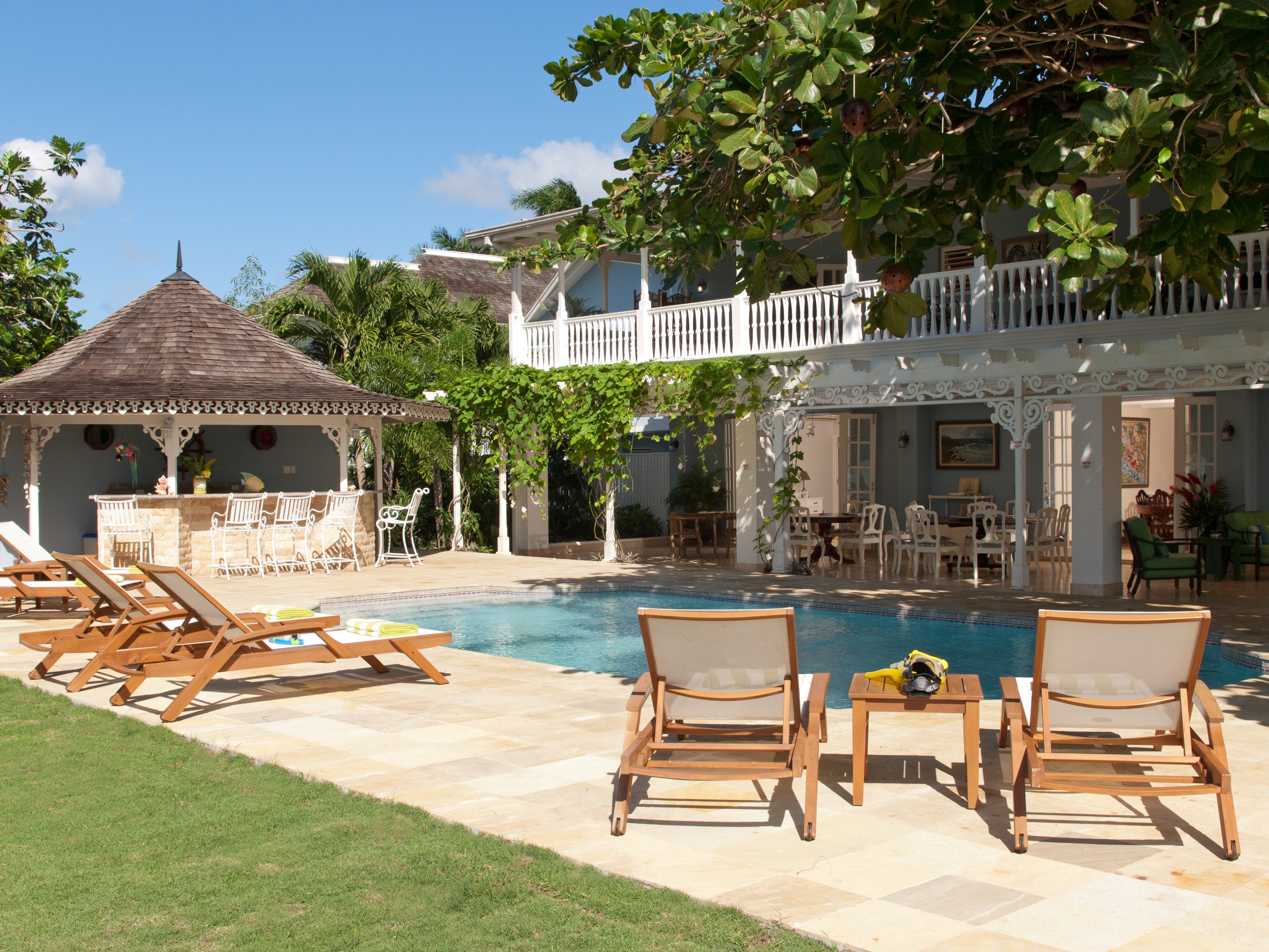 A Summer Place on the Beach - Discovery Bay villa with pool