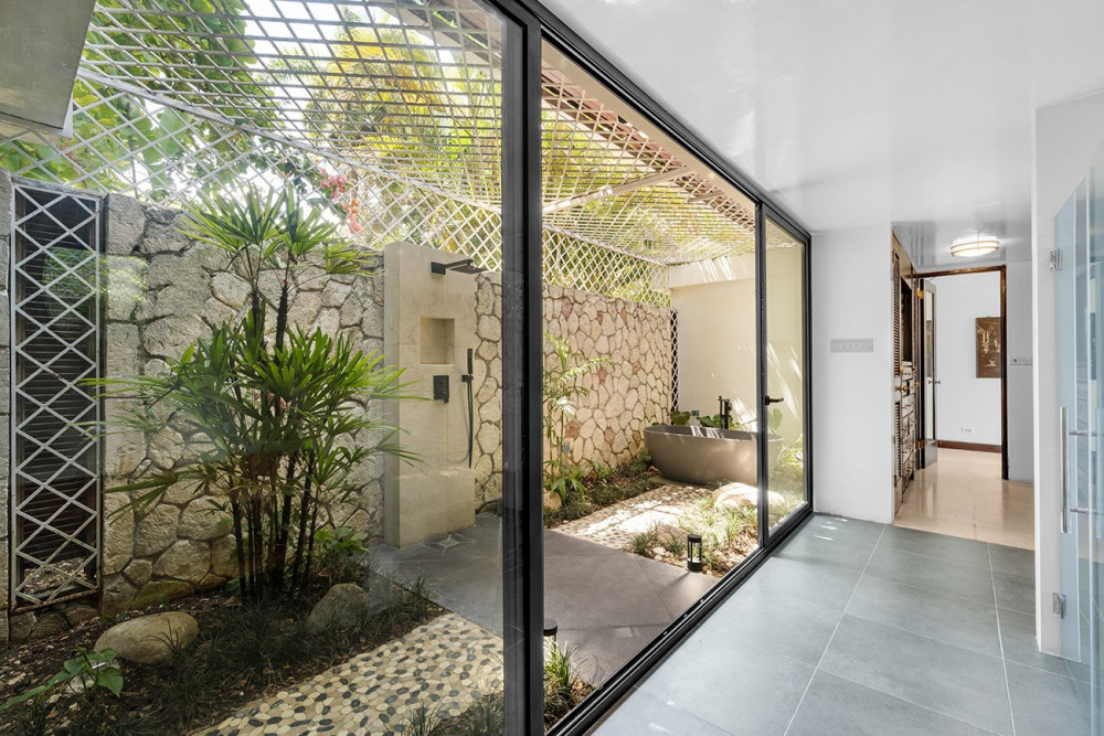 Noble House on the Beach