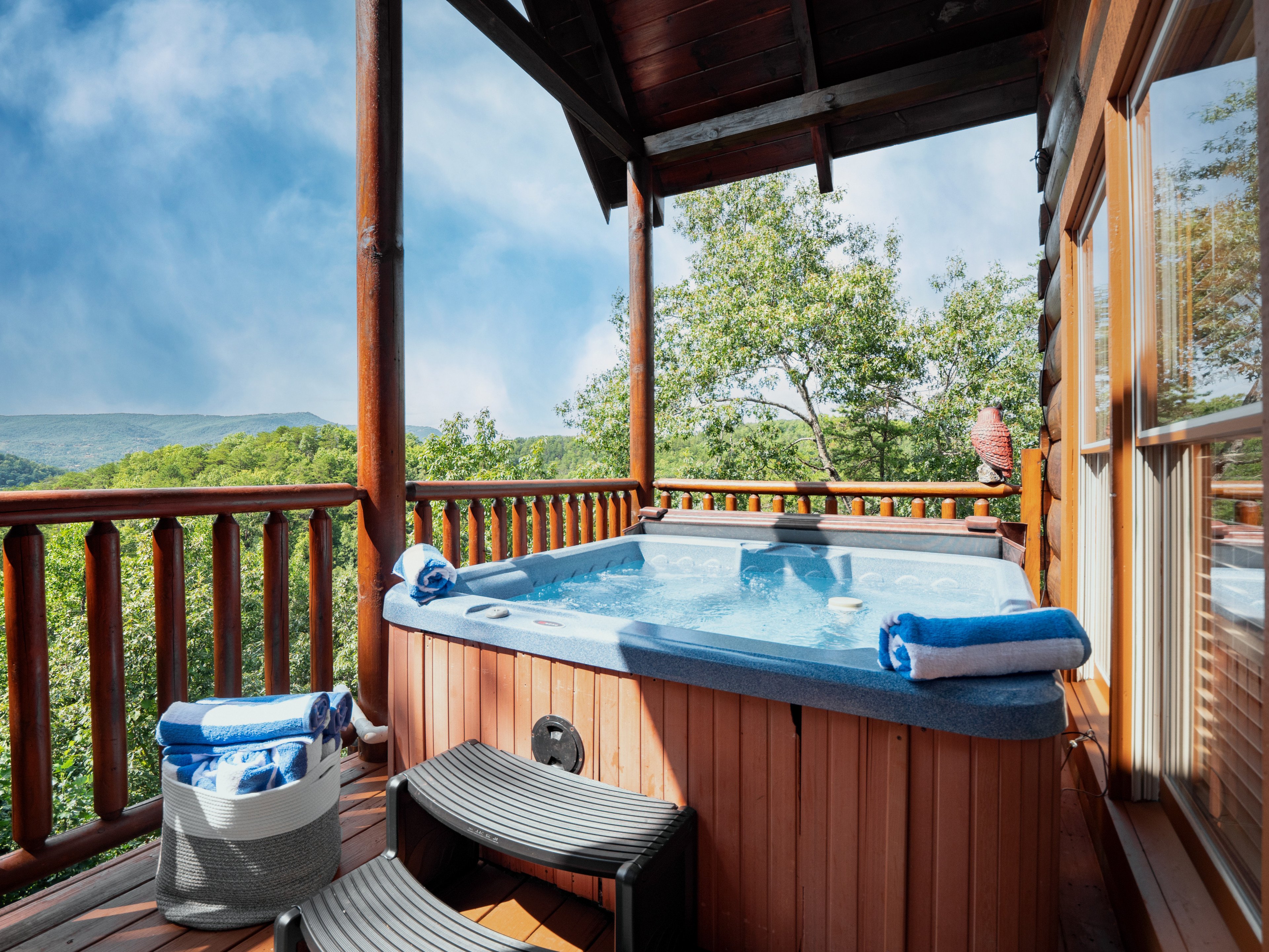 Pigeon Forge 72 Pet friendly log cabins with hot tubs