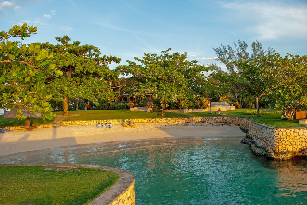 Fortlands Point on the Beach