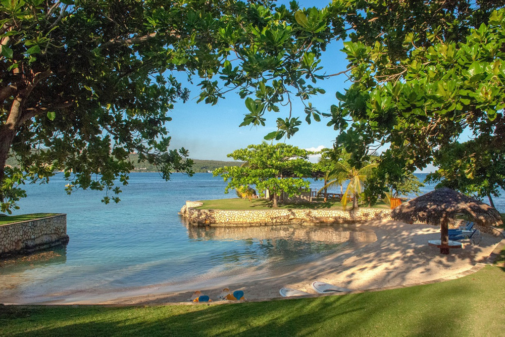 Fortlands Point on the Beach