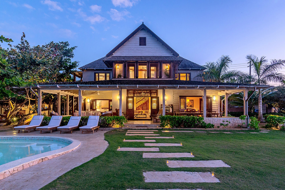 Hidden Bay by the Sea