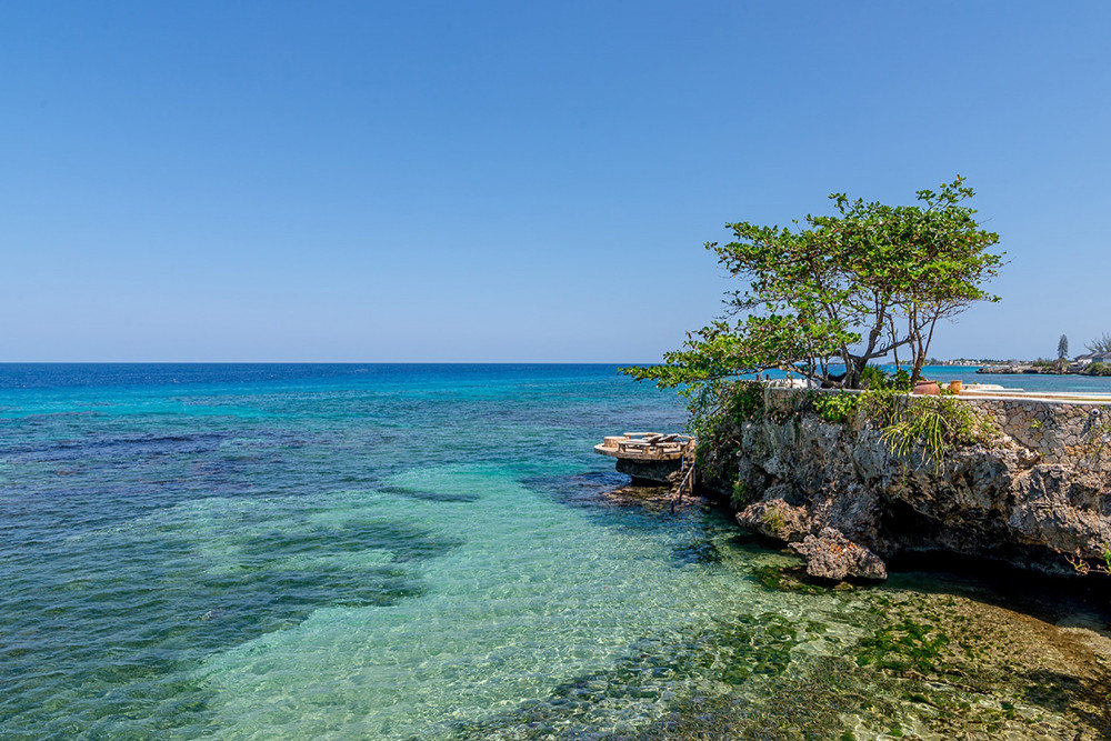 Hidden Bay by the Sea