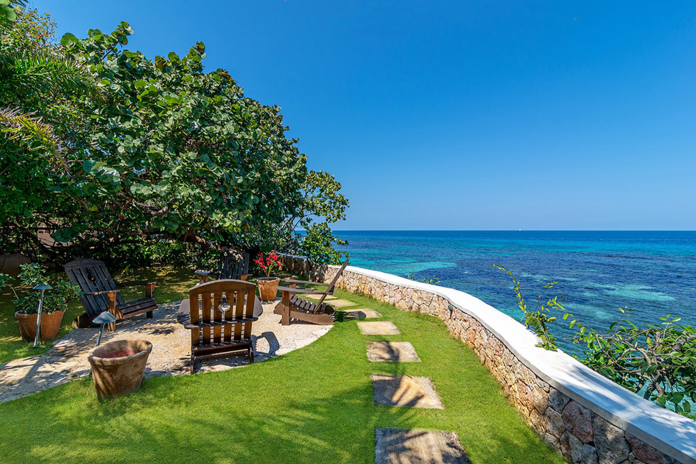 Hidden Bay by the Sea