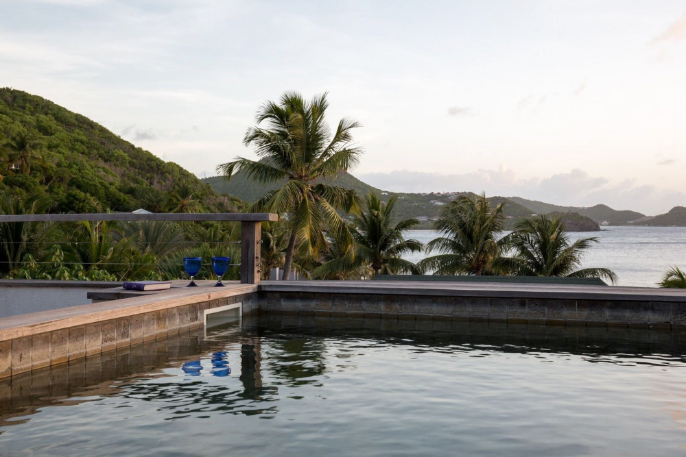 Phoenix Pointe Milou