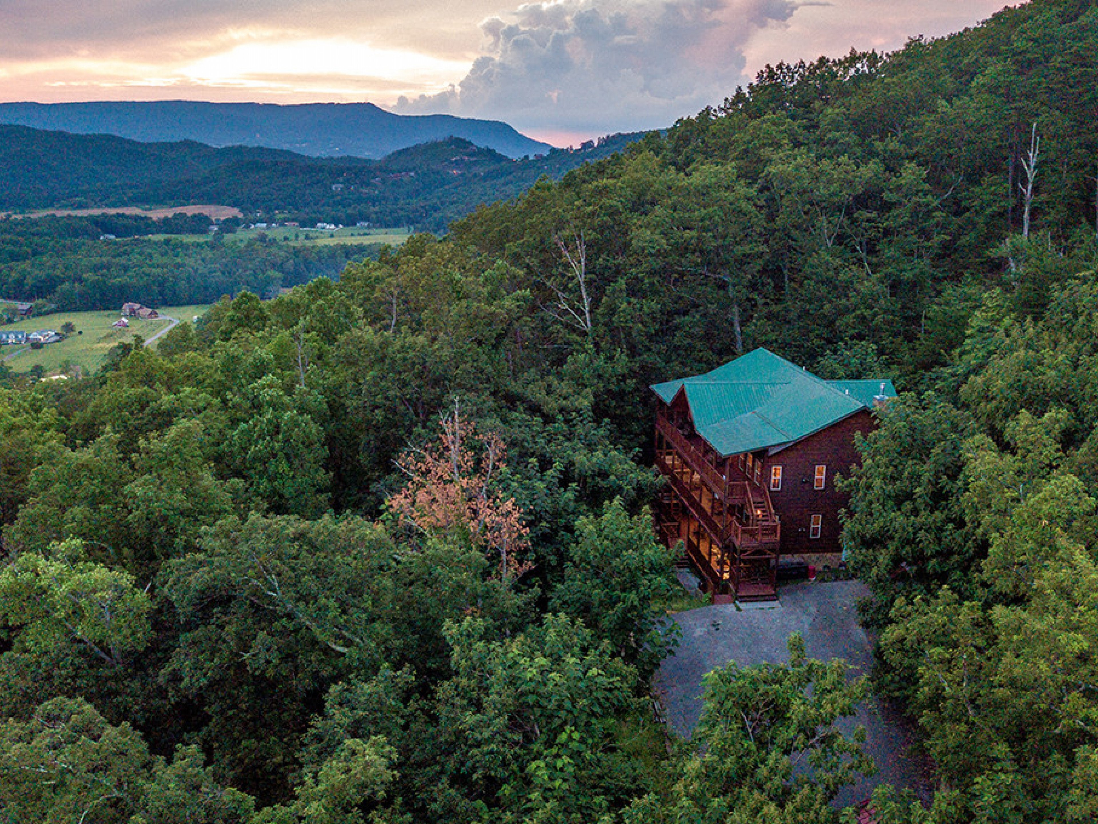 Pigeon Forge 84 pet friendly cabin in Tennessee