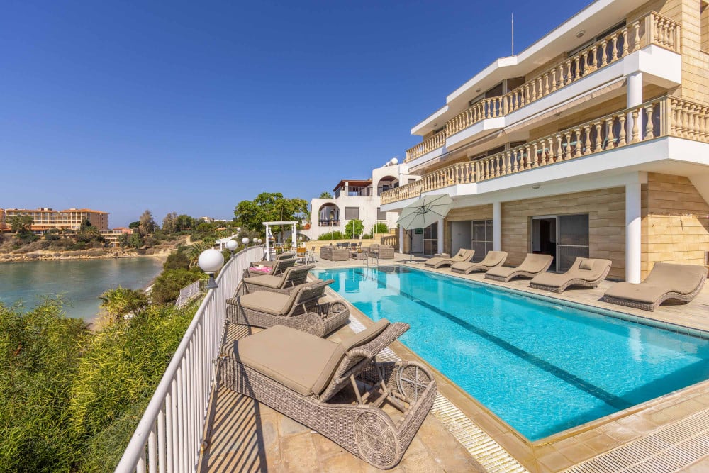 Katina Beach Villa