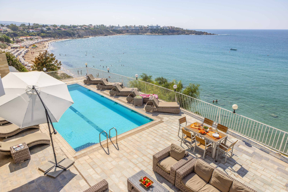 Katina Beach Villa