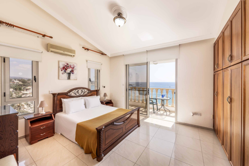 Katina Beach Villa