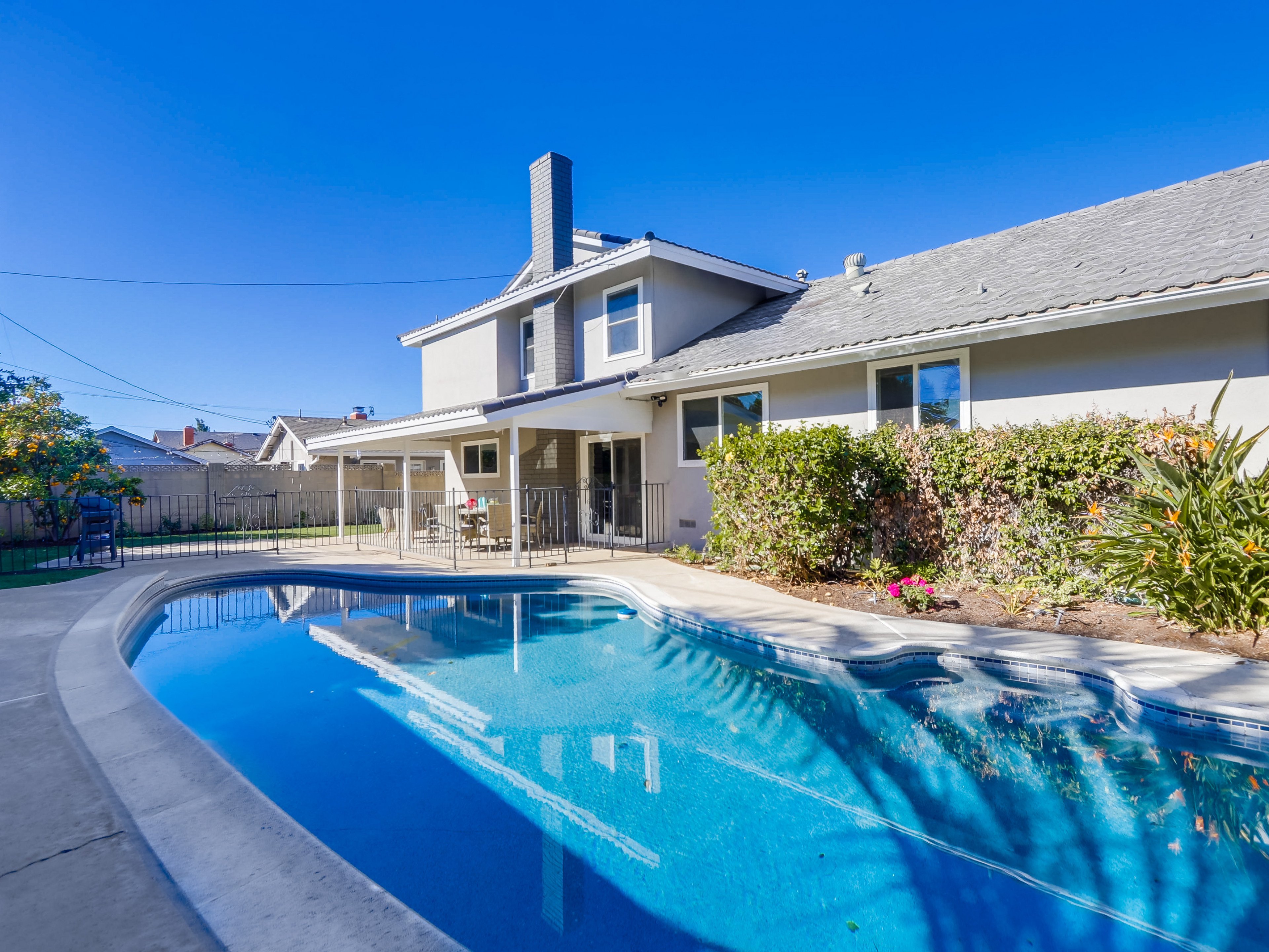 Anaheim 32 summer home rentals with pools