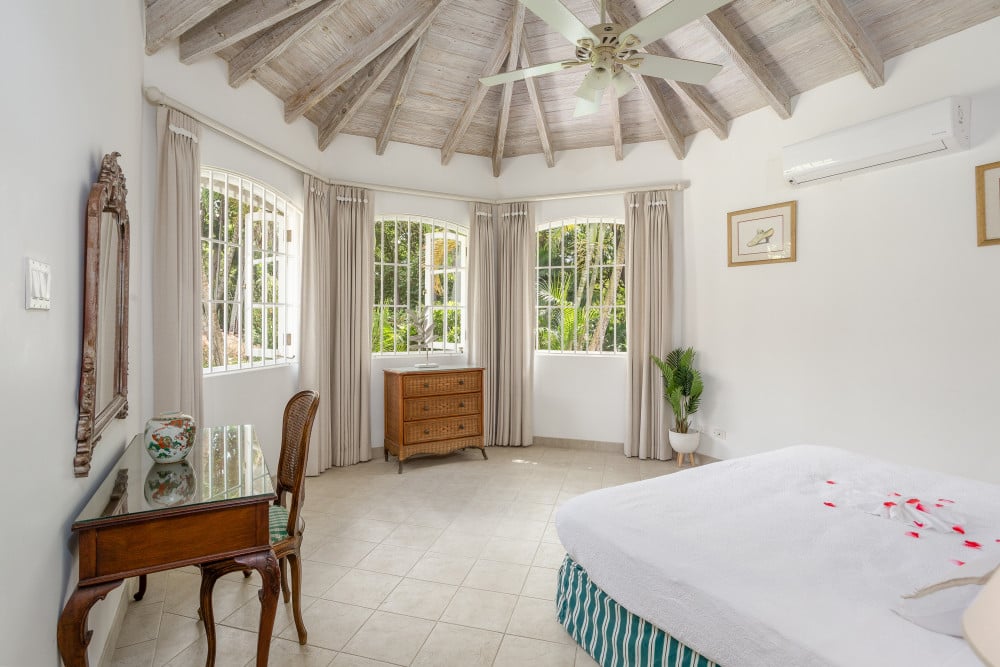Sandy Lane - Pappagallo